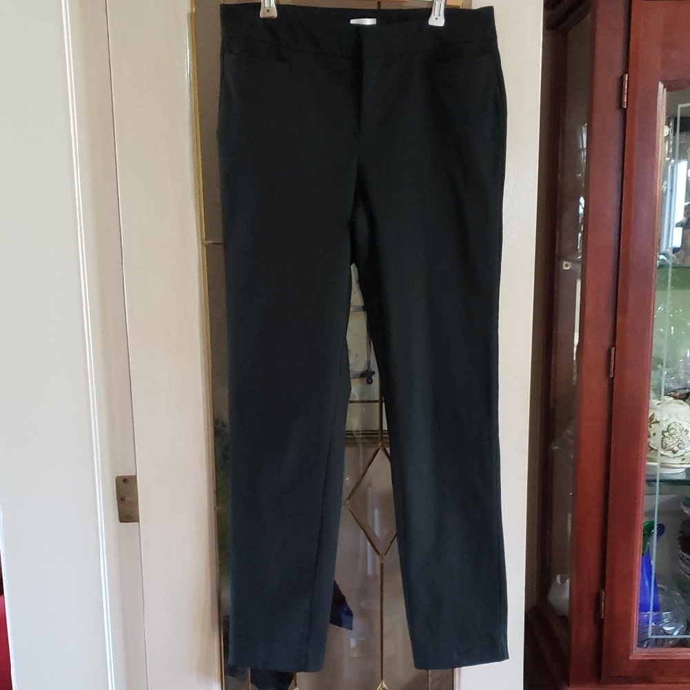 Ecru high rise style, straight leg, SIZE 4, Black.